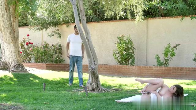 与 Dillion Harper 多汁的阳光明媚的日子他妈的
