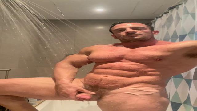 Gostosão gosta de se mostrar rs