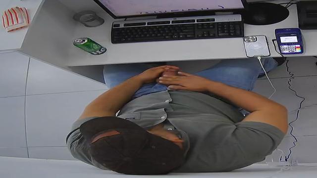 Punheta durante o expediente