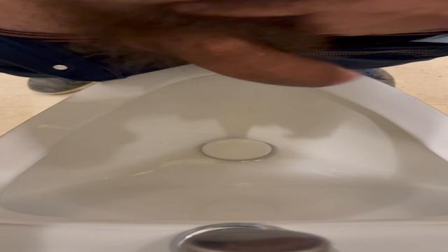 Olha o pacotão dentro da cueca