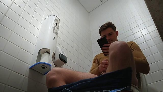 Hétero gostosinho gravando a punheta