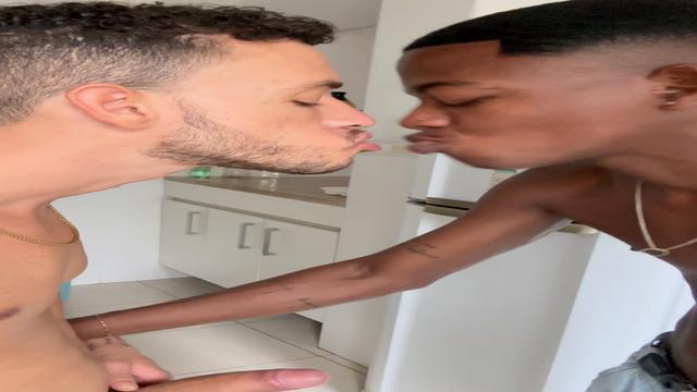 Pense num mulek q mama gostoso e ele 