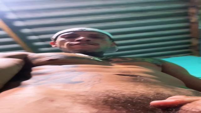 Enquanto espero um cu pra fuder 