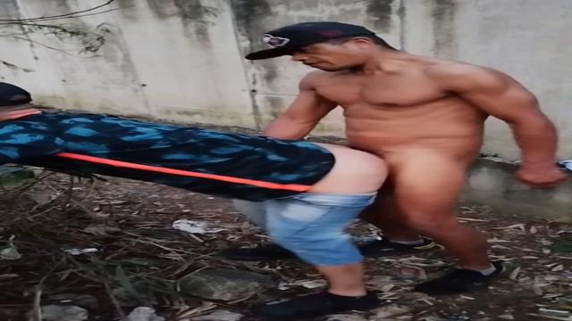 Pegacao na floresta 