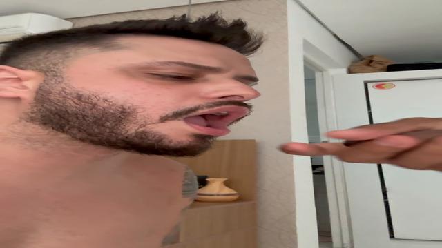 Ele gozou gostoso na minha boca 