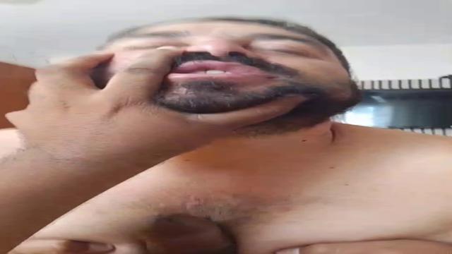 Ursão safado dando bem gostoso 