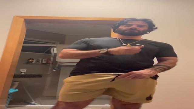 Quer mesmo tomar banho com o lobisomem peludão? ???