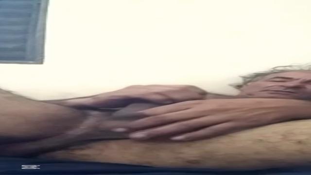 Que tesão esse coroa o melhor de hoje sem dúvidas .....