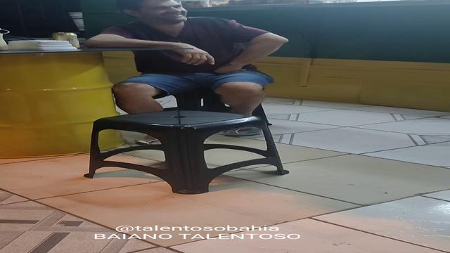 ONTEM FUI NA  LANCHONETE DO MEU  AMIGO AQUI NO INTER...