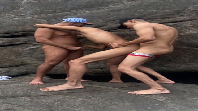 Pegacao na praia de abricó parte 2