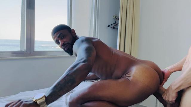 Cheio de tesão nessa massagem ?