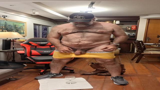CHEGUEI TODO SUADAO EXALANDO MEU CHEIRAO GOSTOSO DE ...