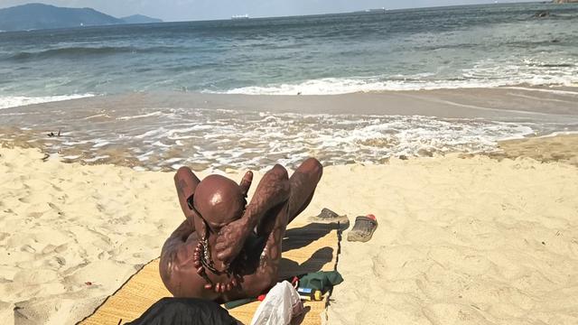 PELADO NA PRAIA 