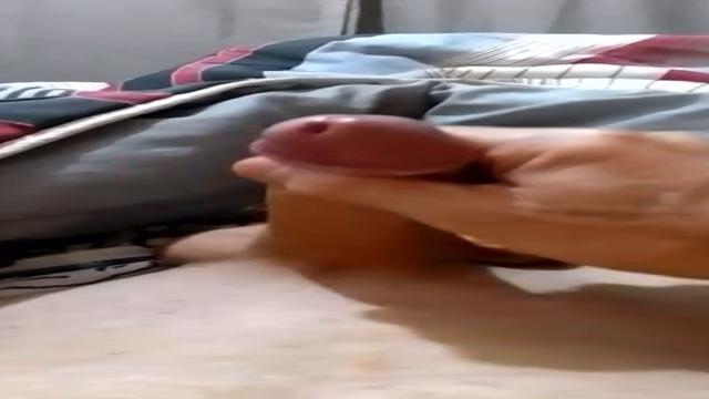 Papai gostoso chegou do serviço cheio de leite quere...