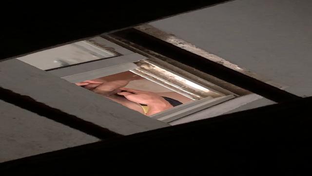 Vizinho novinho mijando