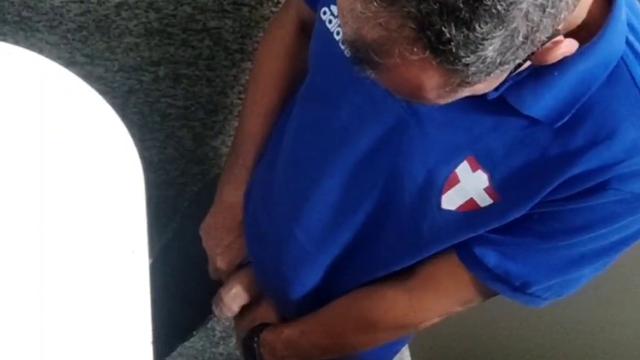 Maduro roludo mijando