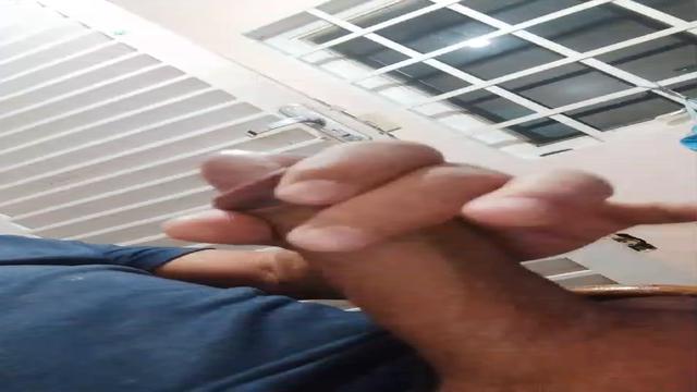 seu roberto setentão dando uma gozada gostosa