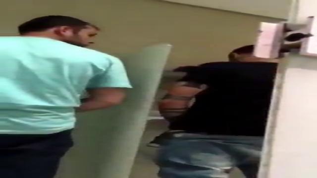Brincadeira no banheirão