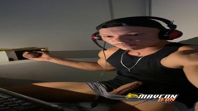 MAMEI UM DOTADO DESCONHECIDO NA LAN HOUSE (cruising)