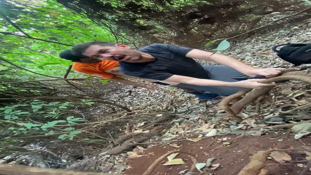 Vídeo 716 - 2 machos que fuderam no meu cusão