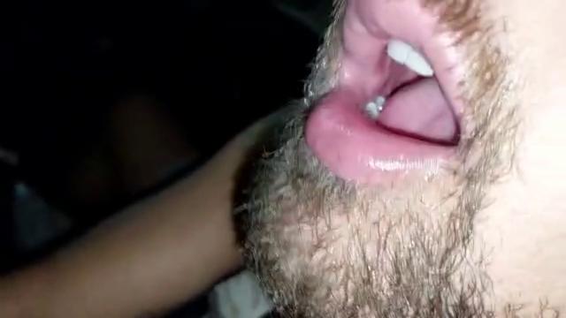 Ganhando uma mamada no carro