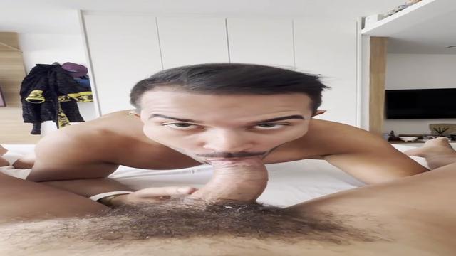 Sendo comida bem gostoso pelo macho Daddy ?