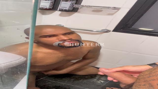 Ganhando mijada do lutador de MMA 