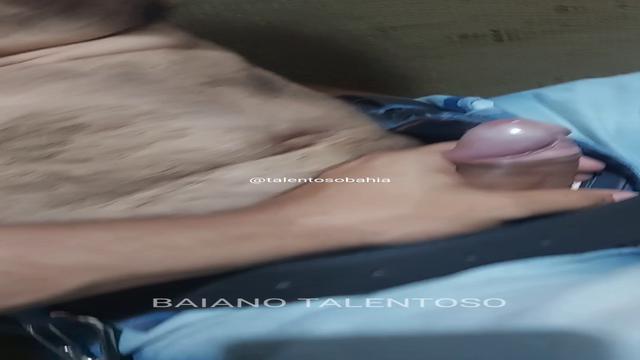 O MARIDO DA MINHA TIA VEIO PEGAR AS FERRAMENTAS DELE...