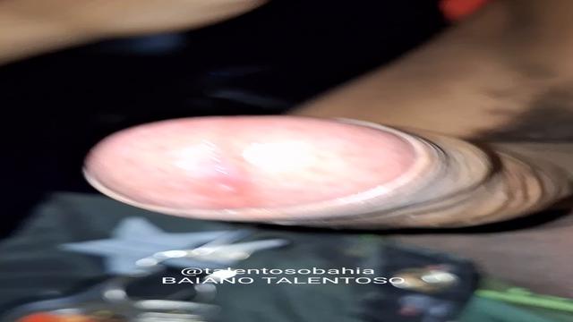 DEI UMA CARONA PRA ESSE PEDREIRO COROA  ELE É BEM MA...