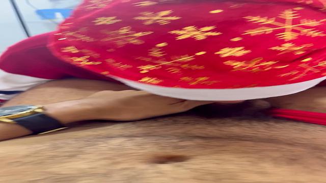 Leitei 2 vezes o cuzinho da putinha do papai Noel,es...