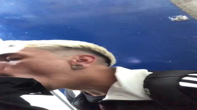 Pentelhudo me abordou no banheiro do parque e me arr...