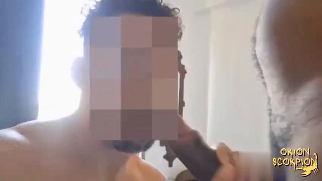 Recebendo mamada do puto paulista de calcinha