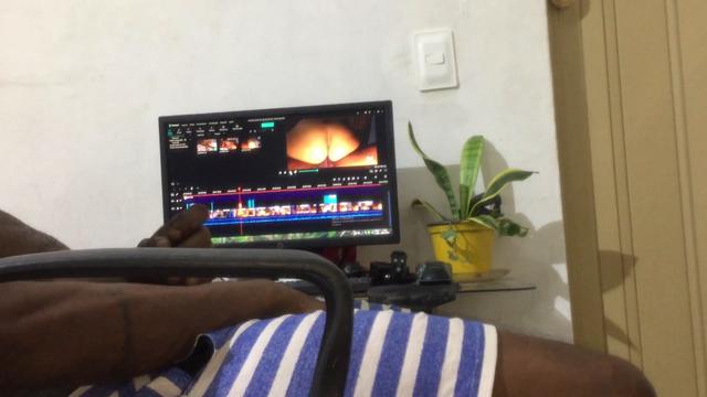 fudendo com o novinho na nossa cama enquanto o marid...