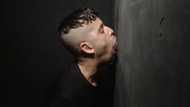 macho gostoso me comeu nas cabines