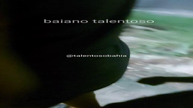 ONTEM ANOITE FUI NUMA PRACINHA ONDE  TEM MUITA  PEGA...