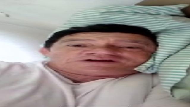 Entregador dos correios 57 anos mostrando o pau mole...