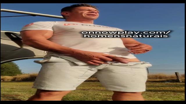 musculoso mijando