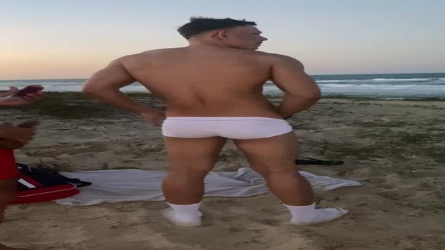 Pauzudo Fez Meu Cuzinho Sangrar na Praia