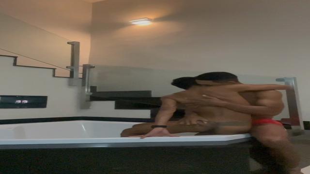 Mamai a rola enorme do meu amigo 