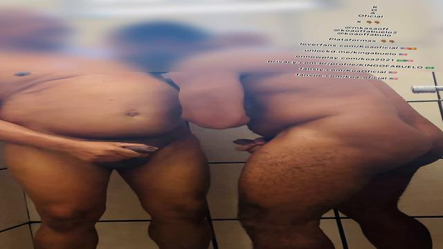 Com um vovô barrigudo maravilhoso da Nécona e bunda ...