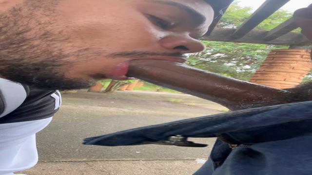 Mamando gostosa a pica do casado na trilha 