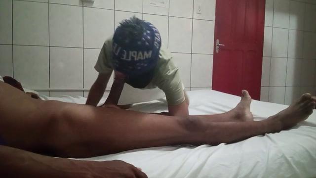 mamando coroa hetero dotado 