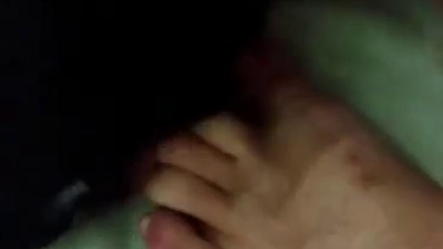 Cadela servindo e apanhando