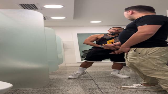 Punha no mictório