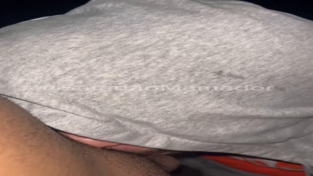 Adoro mamar o pau desse mecânico 