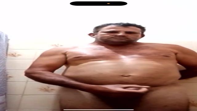 Maduro mecânico roludo gozando muito pau grande sacudo bem rústico esse coroa 