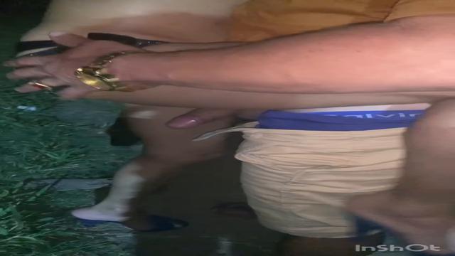 ACENEI PARA O CAMINHONEIRO E ACABEI CHUPANDO ELE NA ...