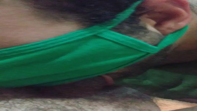 Três machos humilhando a puta 