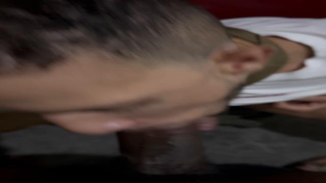 Mamei o boy nas escadas do shopping Salvador 