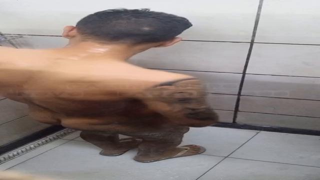 Caminhoneiro pauzudo no banho